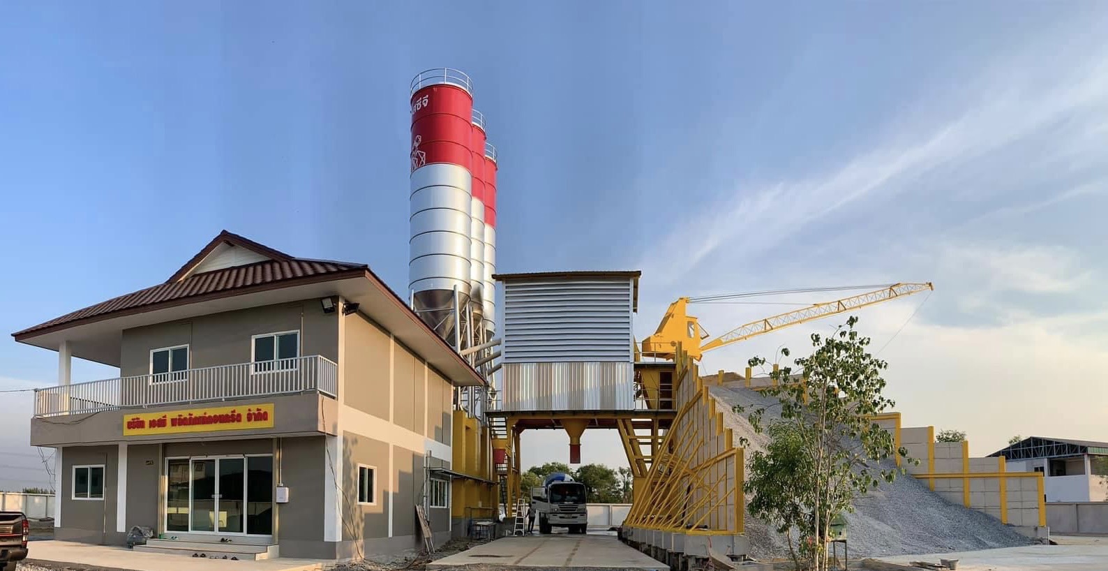 เเพล้นปูนคอนกรีตผสมเสร็จ ปทุมธานี